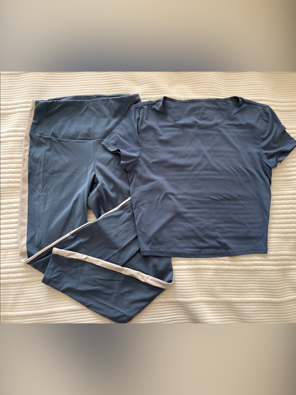 Women's Slate Blue Active Leggings & Tee Set with Cream Trim